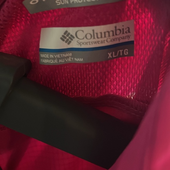 Columbia Women’s Shirt - Picture 2 of 3